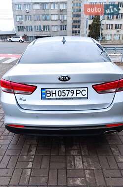 Седан Kia K5 2015 в 