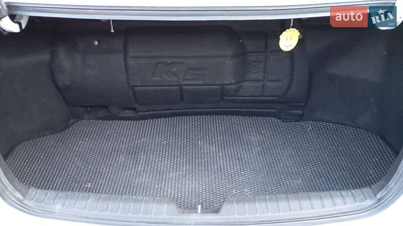 Седан Kia K5 2013 в 