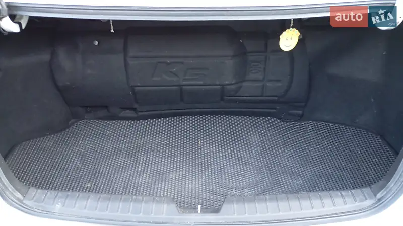 Седан Kia K5 2013 в 