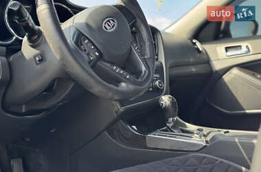 Седан Kia K5 2010 в 