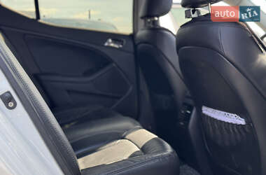 Седан Kia K5 2010 в 
