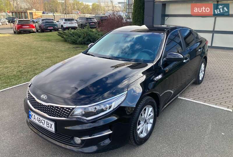 Седан Kia K5 2015 в 