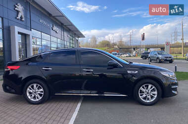 Седан Kia K5 2015 в 