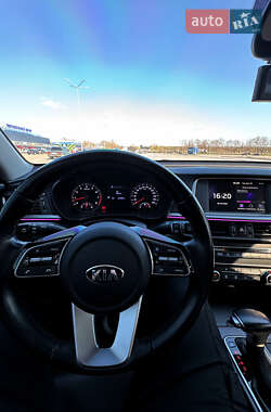 Седан Kia K5 2019 в 