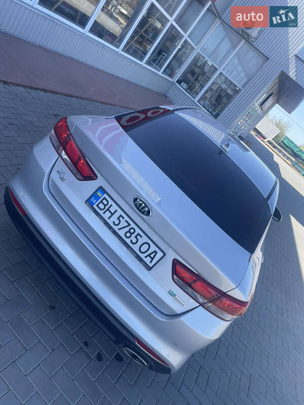Седан Kia K5 2016 в Одессе