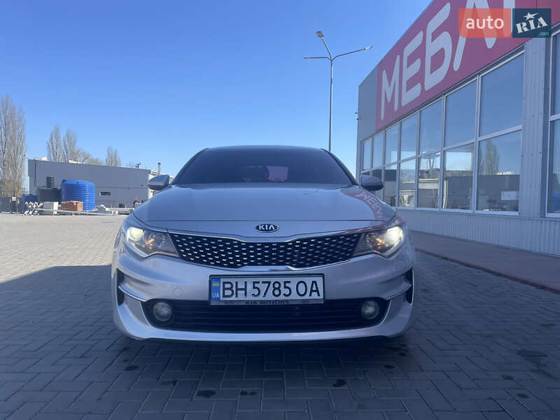 Седан Kia K5 2016 в Одессе
