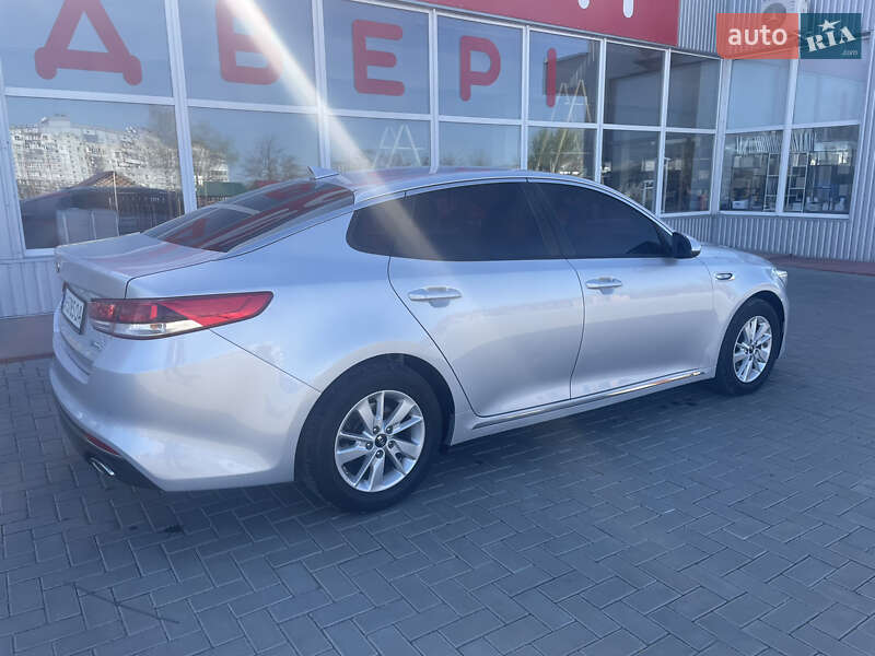 Седан Kia K5 2016 в Одессе