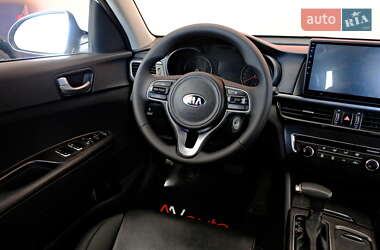 Седан Kia K5 2017 в 