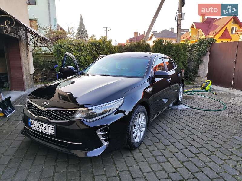Седан Kia K5 2015 в 