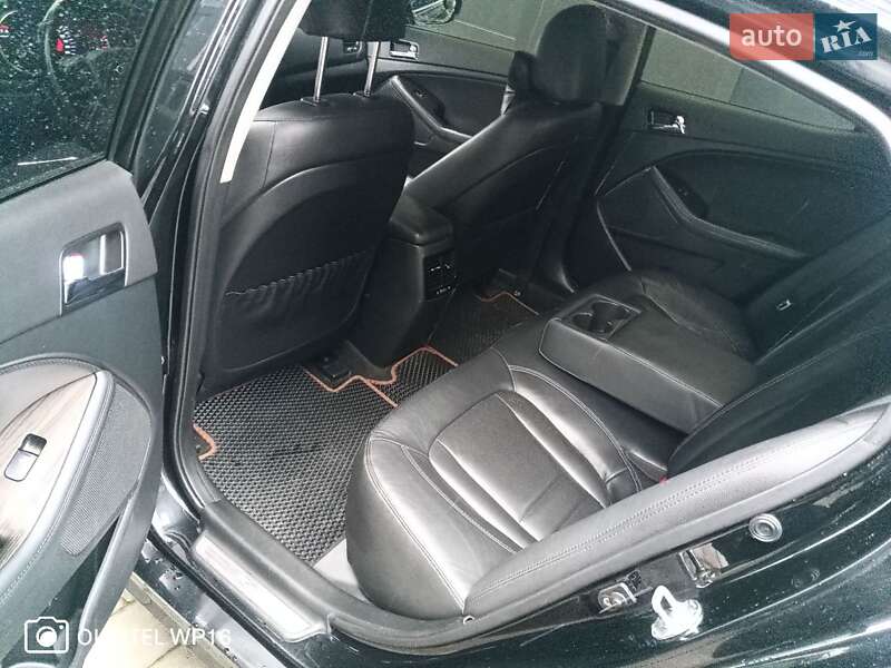 Седан Kia K5 2013 в Ивано-Франковске