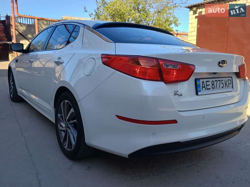 Седан Kia K5 2014 в Дніпрі