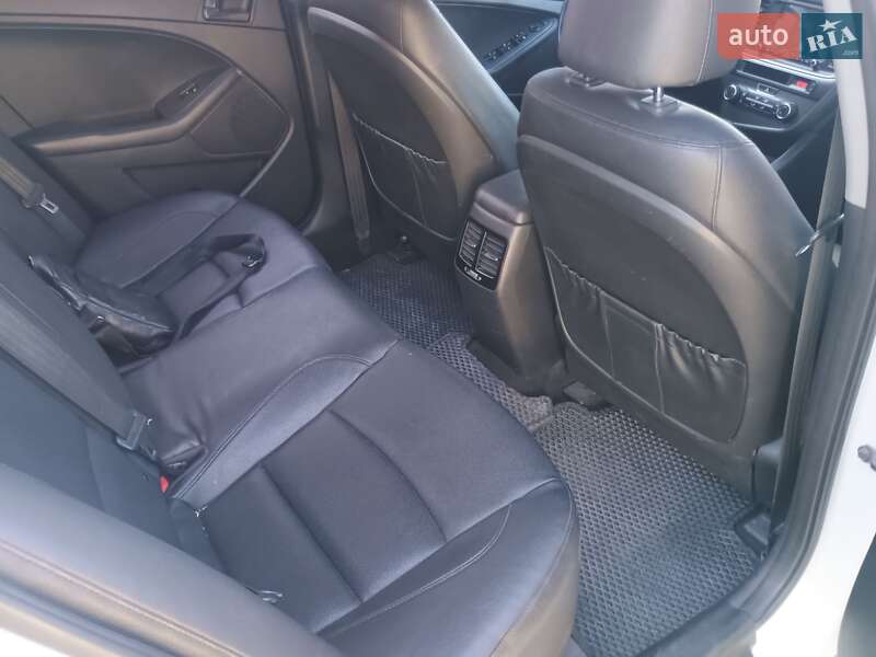 Седан Kia K5 2014 в Дніпрі