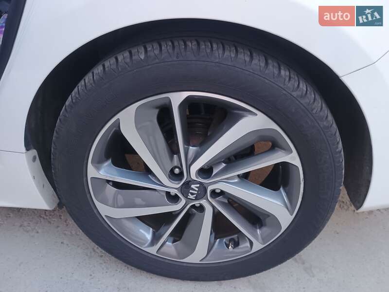 Седан Kia K5 2014 в Дніпрі