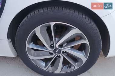 Седан Kia K5 2014 в 