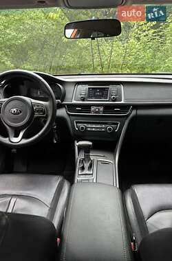 Седан Kia K5 2016 в 