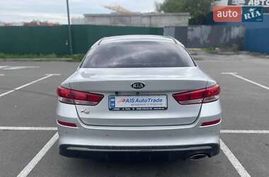 Седан Kia K5 2017 в 
