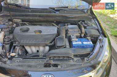 Седан Kia K5 2012 в 