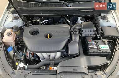 Седан Kia K5 2013 в 