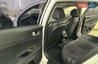 Седан Kia K5 2018 в 
