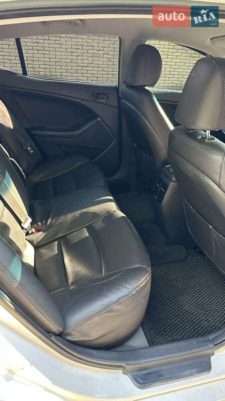 Седан Kia K5 2013 в Кременчуге