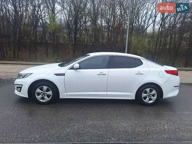 Седан Kia K5 2015 в Дніпрі