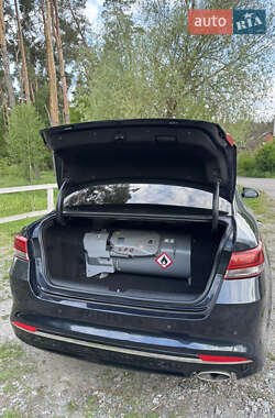 Седан Kia K5 2017 в 