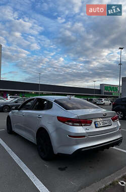 Седан Kia K5 2018 в 