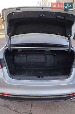 Седан Kia K5 2017 в 