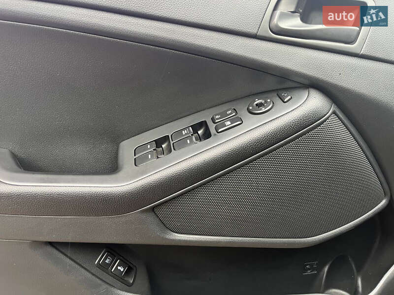 Седан Kia K5 2014 в Кривом Роге