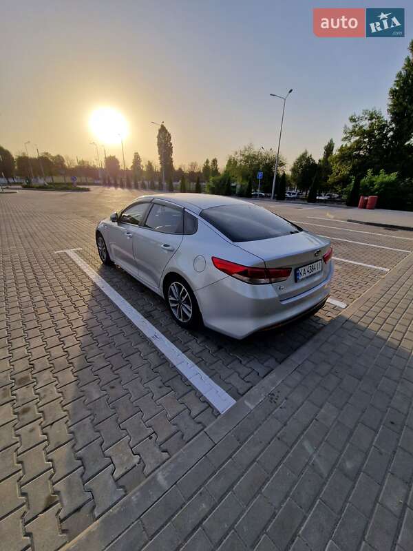 Седан Kia K5 2016 в Киеве