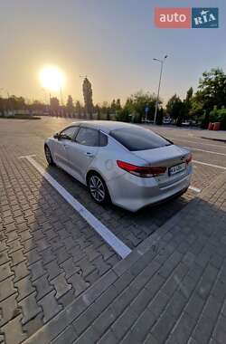 Седан Kia K5 2016 в 