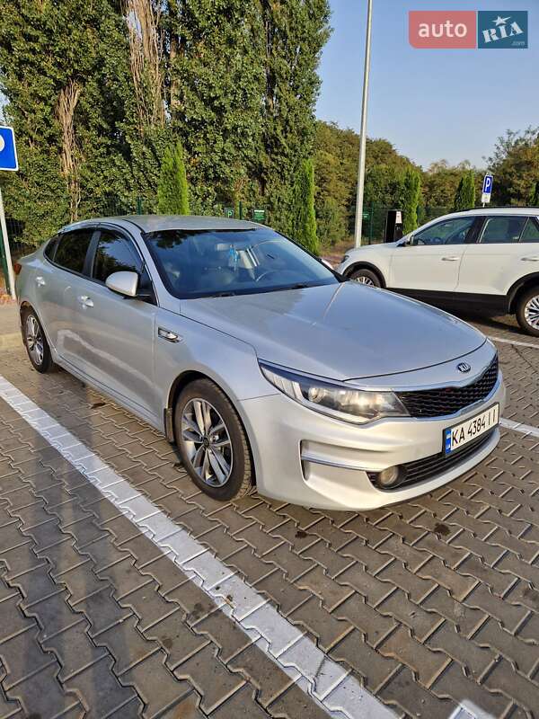 Седан Kia K5 2016 в Киеве