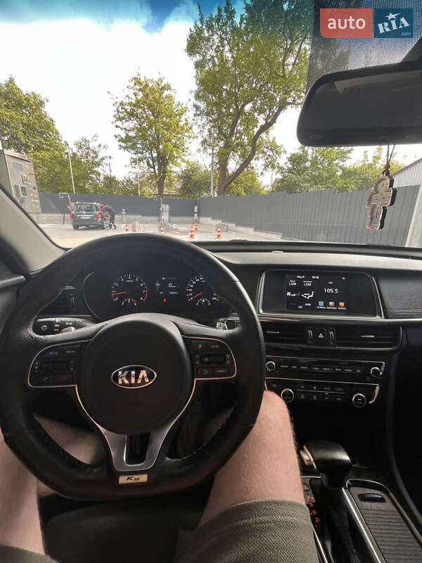 Седан Kia K5 2016 в Луцке