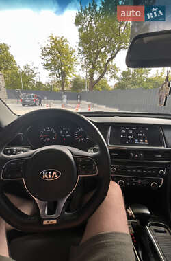 Седан Kia K5 2016 в 