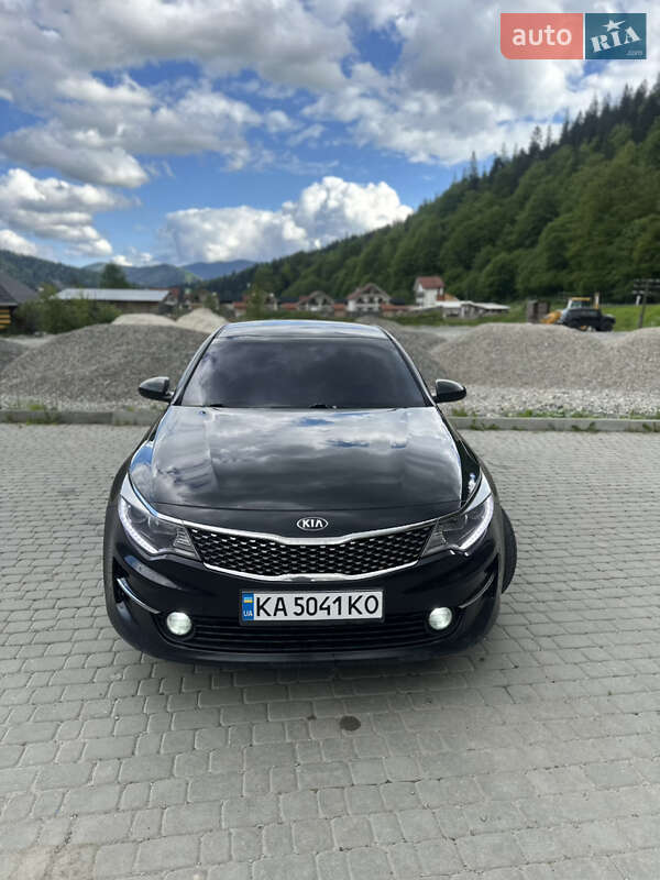 Седан Kia K5 2016 в Яремчі