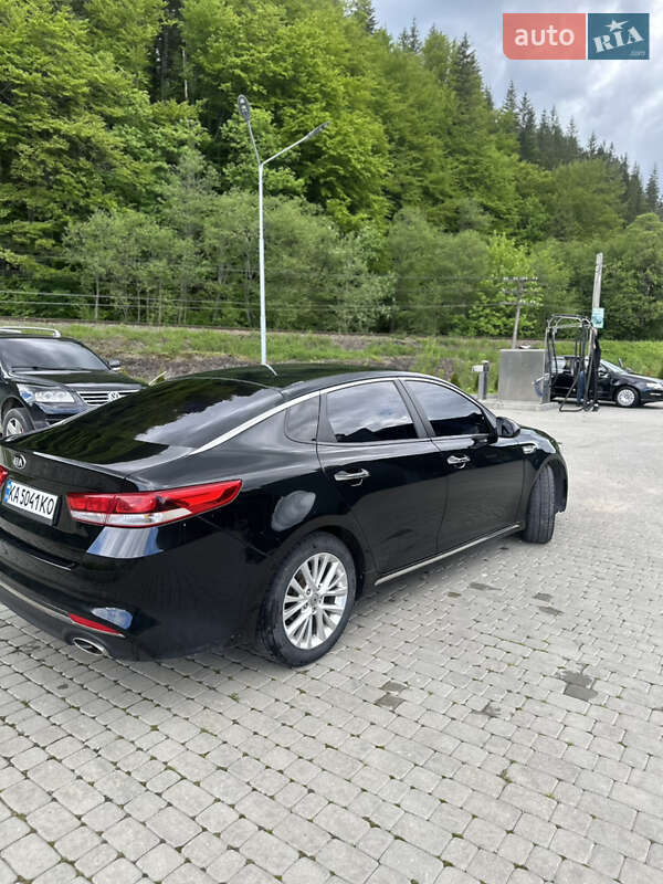 Седан Kia K5 2016 в Яремчі