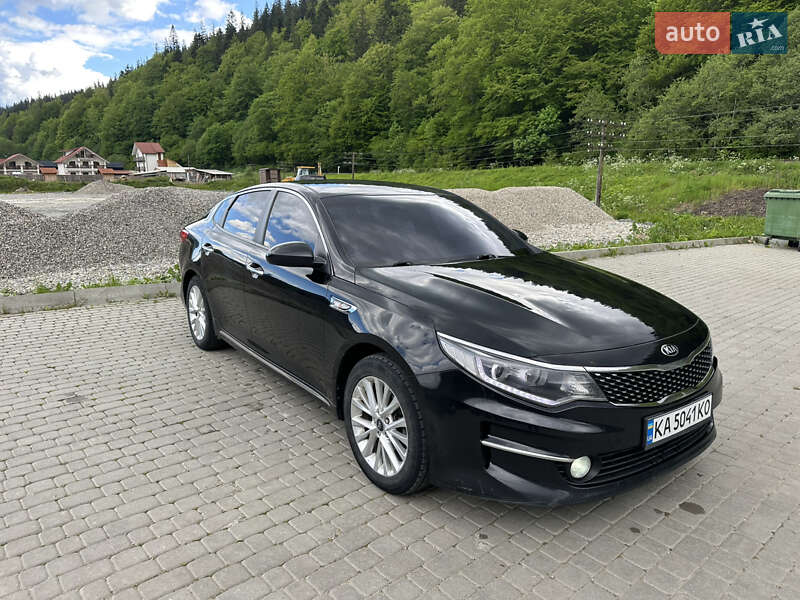 Седан Kia K5 2016 в Яремчі