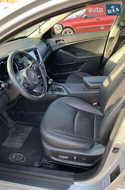 Седан Kia K5 2015 в 