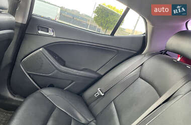 Седан Kia K5 2015 в 
