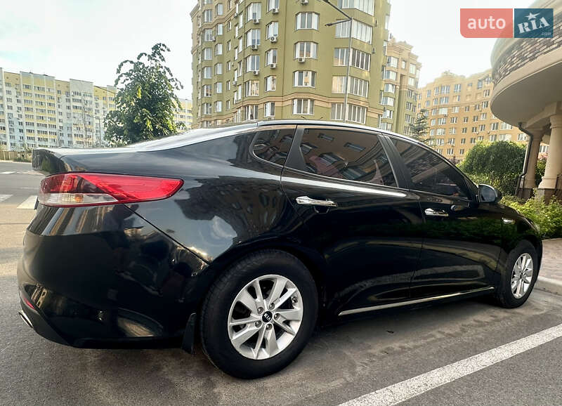 Седан Kia K5 2016 в Киеве