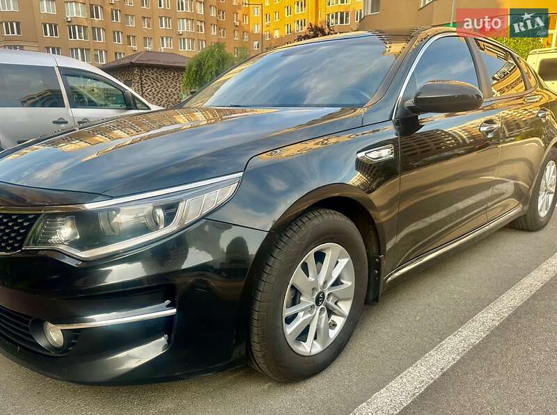 Седан Kia K5 2016 в Киеве