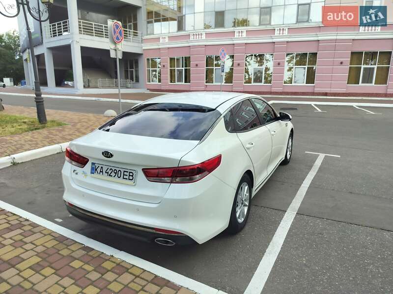 Седан Kia K5 2016 в Одессе