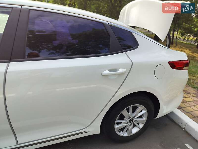 Седан Kia K5 2016 в Одессе