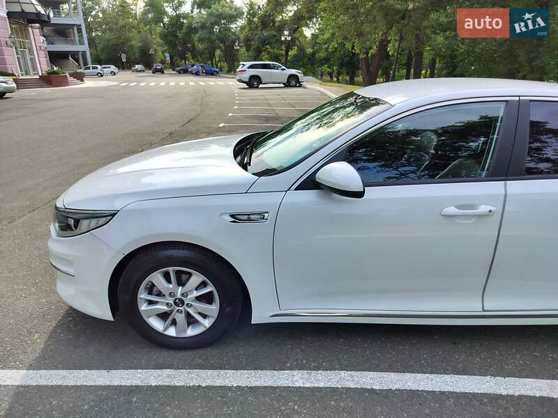 Седан Kia K5 2016 в Одессе