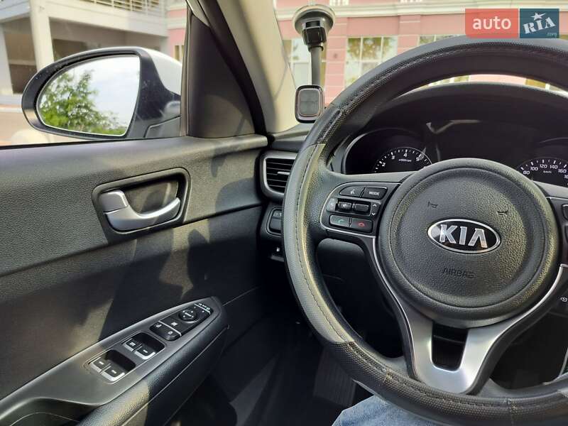 Седан Kia K5 2016 в Одессе