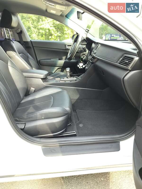 Седан Kia K5 2016 в Одессе