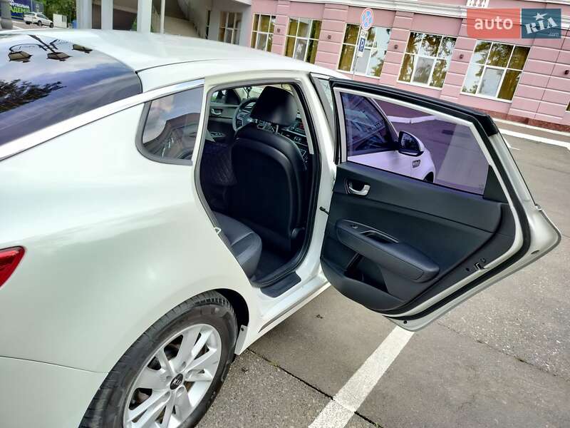 Седан Kia K5 2016 в Одессе
