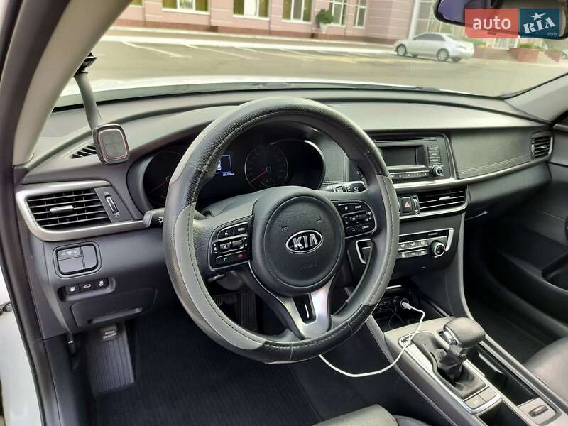Седан Kia K5 2016 в Одессе