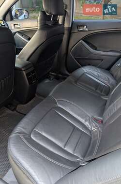 Седан Kia K5 2011 в 
