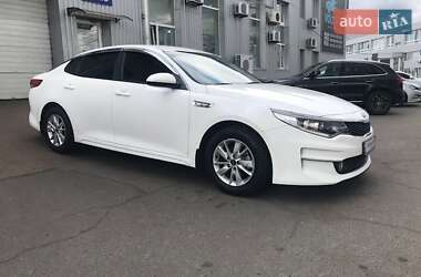 Седан Kia K5 2017 в 